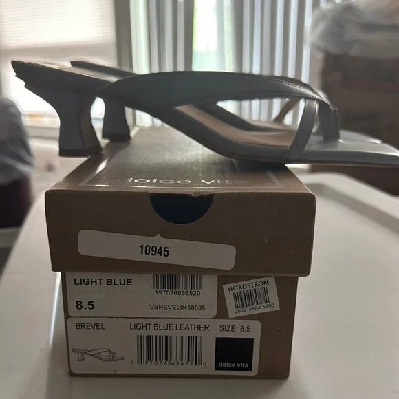 Dolce Vita Women's Light Gray Sandals - Picture 4 of 4